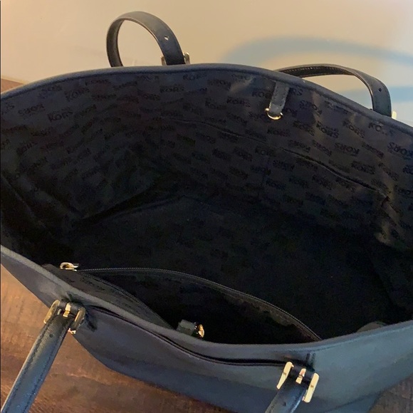 Michael Kors Jet Set Travel Multi Function Tote - Picture 3 of 5